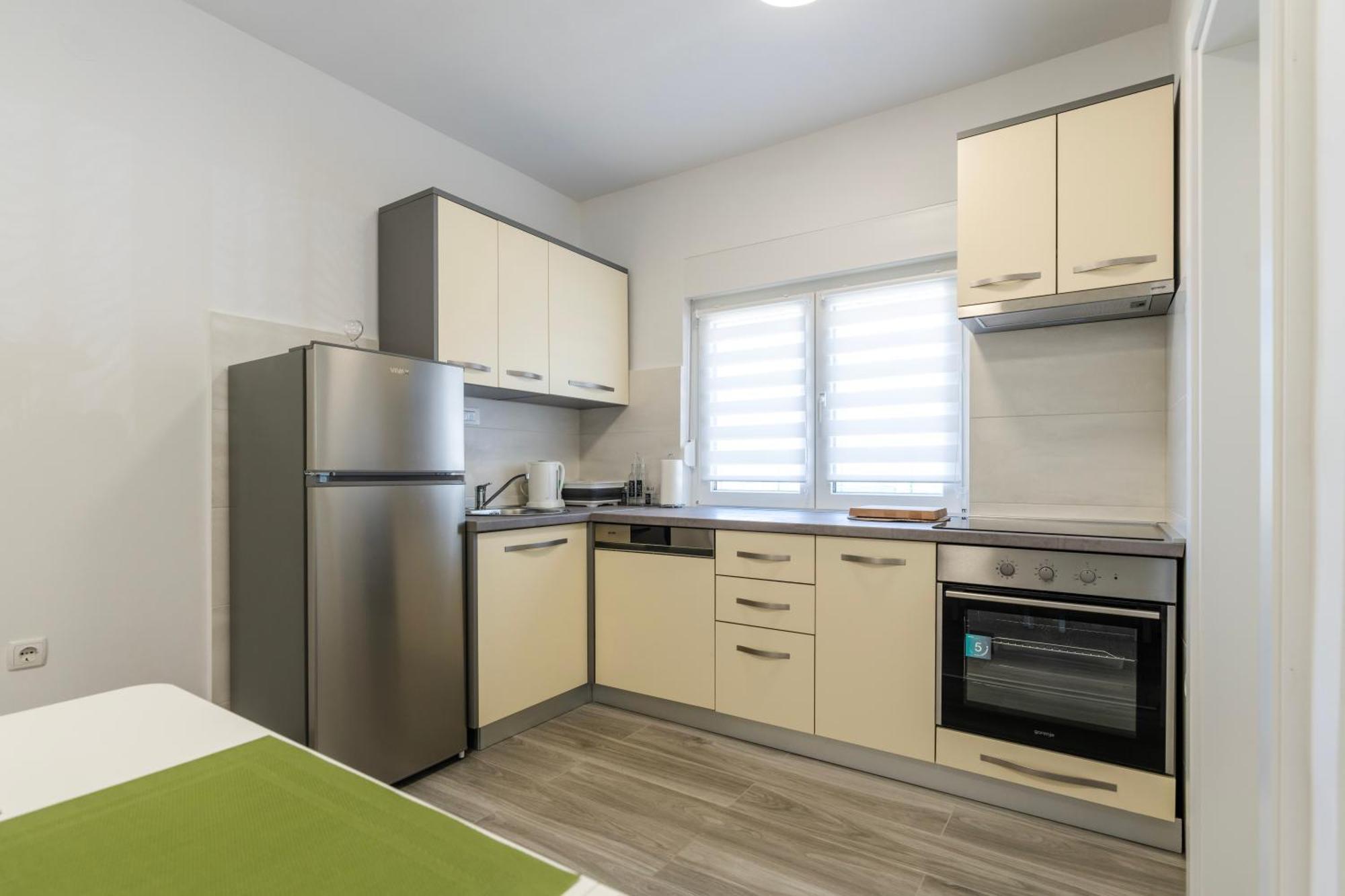 Lusi Apartment Otocac Exterior photo
