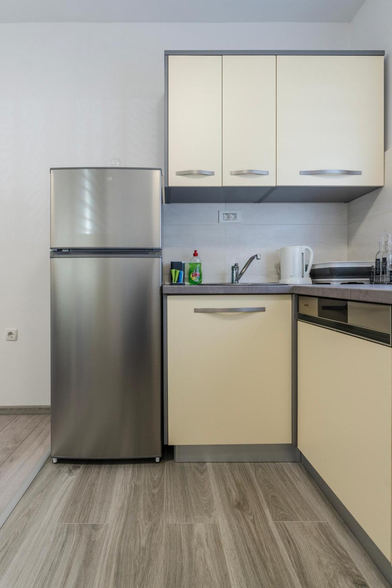 Lusi Apartment Otocac Exterior photo
