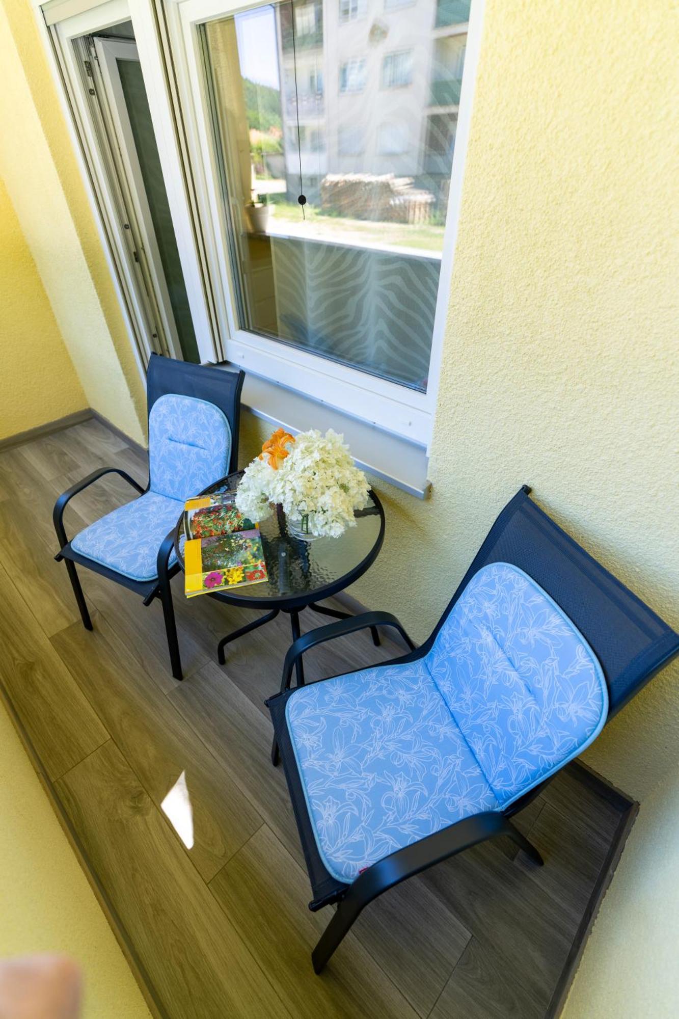 Lusi Apartment Otocac Exterior photo